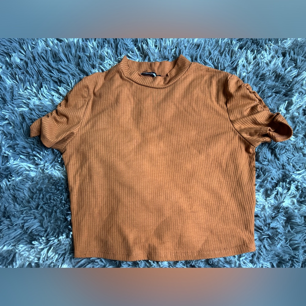Here we have is a matching brown set from Fashion Nova. Both are a size Medium!